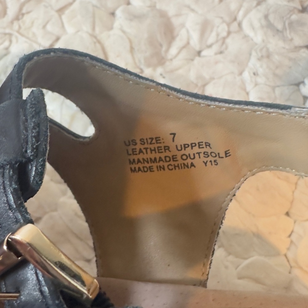 Very Volatile Sandals - Picture 6 of 6